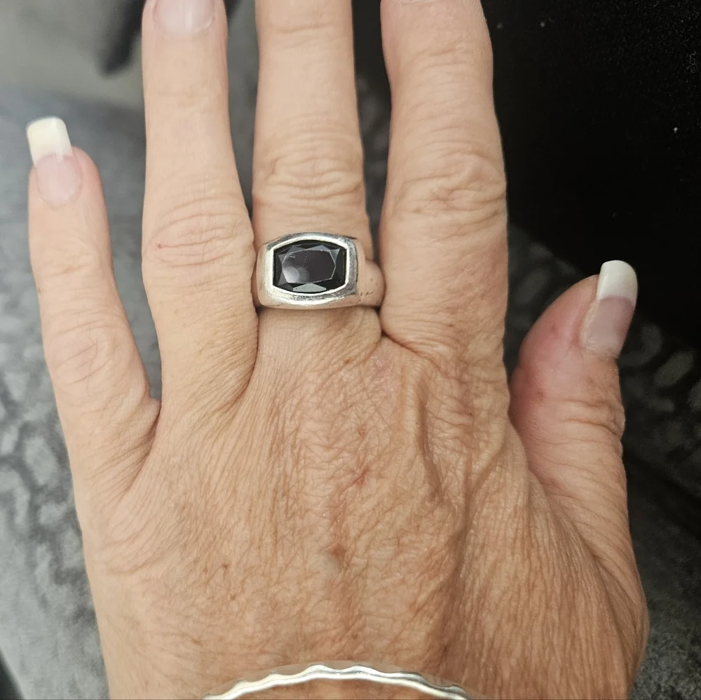 925 Sterling Silver and Black Onyx Ring (sz 10)